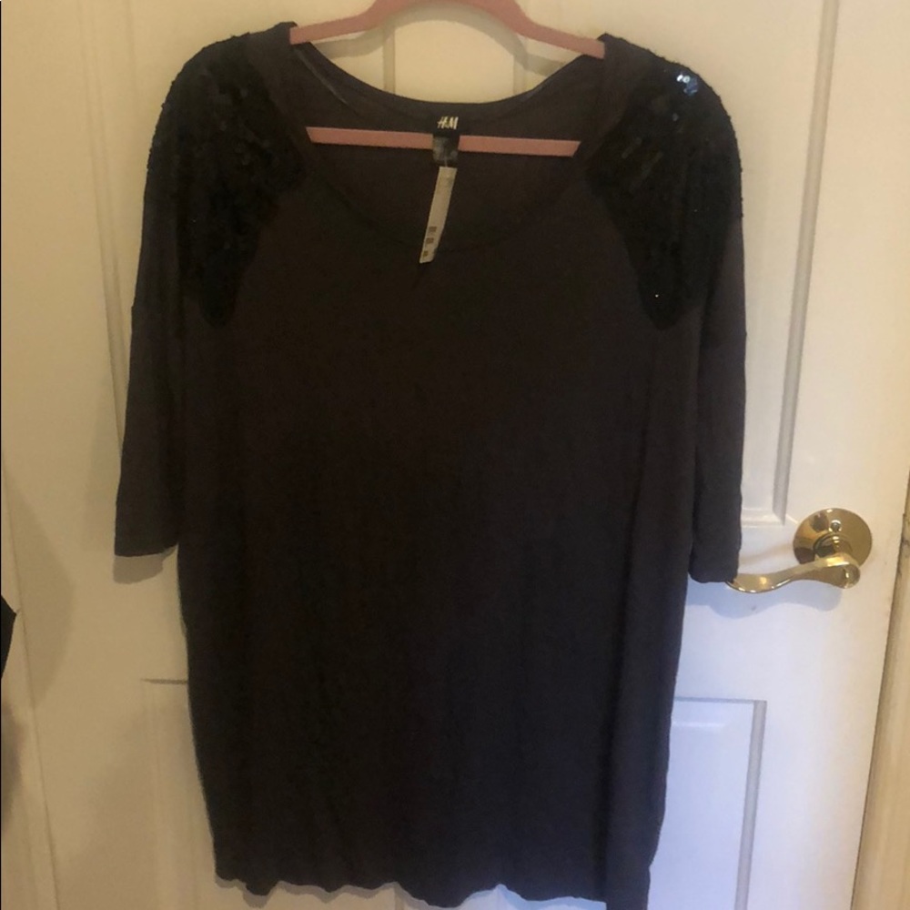 Black and gray top